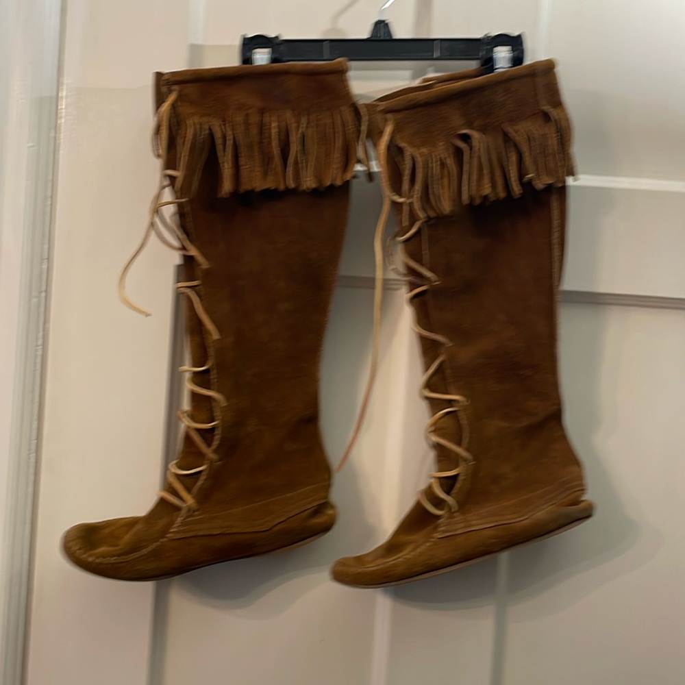 Circa 1970 vintage authentic Minnetonka moccasin lace boots.Leather sole. Size 7